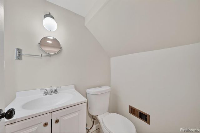 9290 Wildemere Street, Detroit, MI 48206