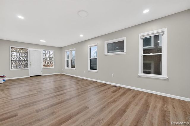 9290 Wildemere Street, Detroit, MI 48206