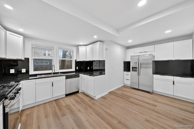 9290 Wildemere Street, Detroit, MI 48206