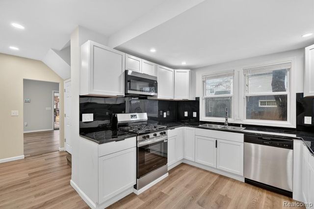 9290 Wildemere Street, Detroit, MI 48206