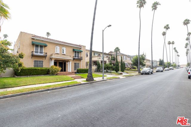 1206 3rd Avenue, Los Angeles, CA 90019