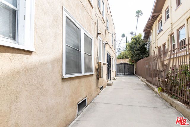 1206 3rd Avenue, Los Angeles, CA 90019