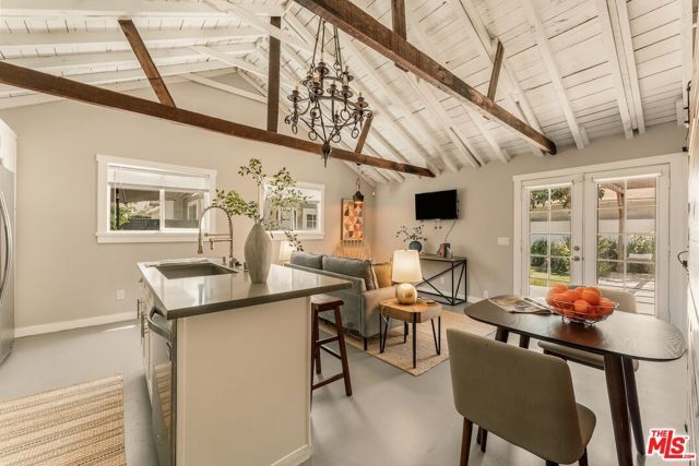 6607 De Longpre Avenue, Los Angeles, CA 90028