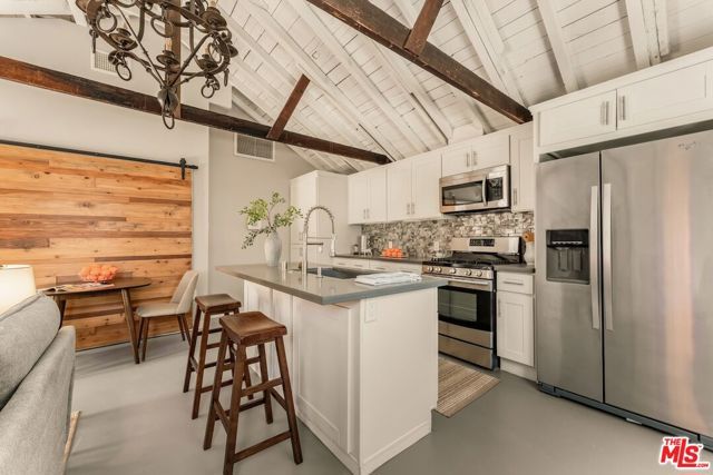 6607 De Longpre Avenue, Los Angeles, CA 90028