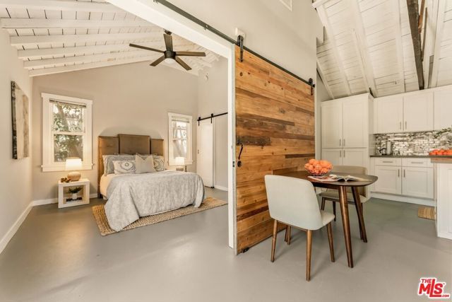 6607 De Longpre Avenue, Los Angeles, CA 90028