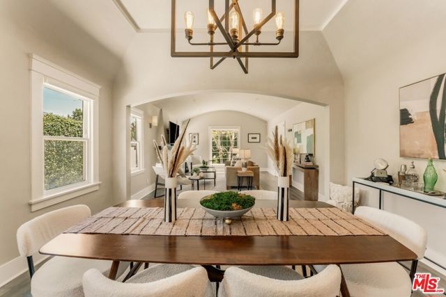 6607 De Longpre Avenue, Los Angeles, CA 90028