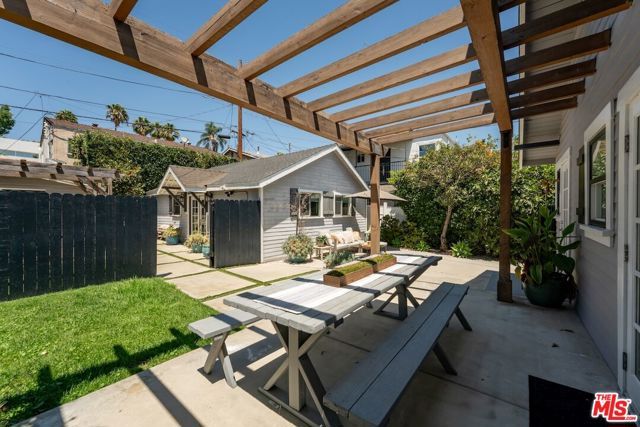 6607 De Longpre Avenue, Los Angeles, CA 90028