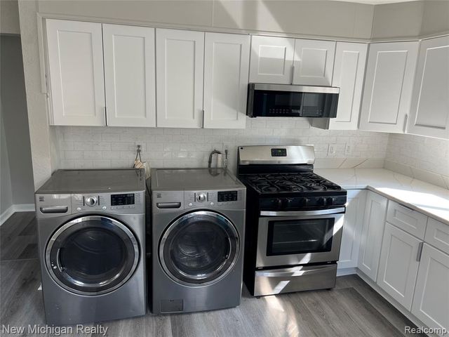 5709 Weddell Street, Dearborn Heights, MI 48125