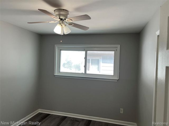 5709 Weddell Street, Dearborn Heights, MI 48125