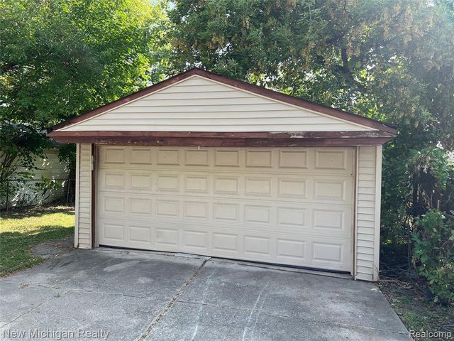 5709 Weddell Street, Dearborn Heights, MI 48125