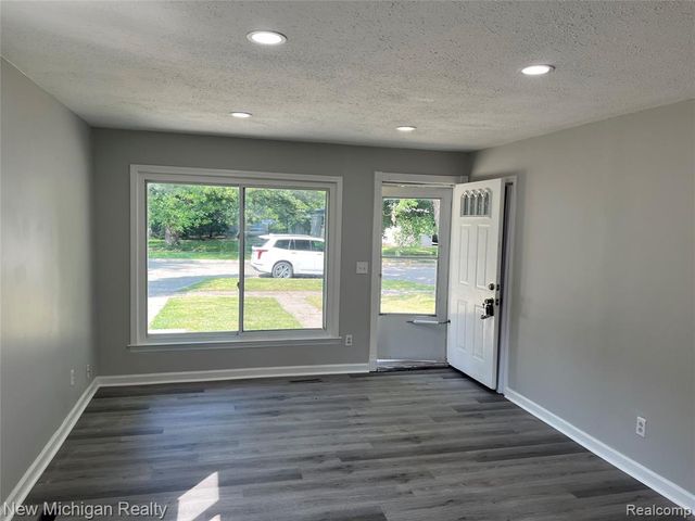 5709 Weddell Street, Dearborn Heights, MI 48125