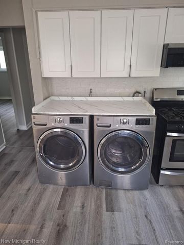 5709 Weddell Street, Dearborn Heights, MI 48125