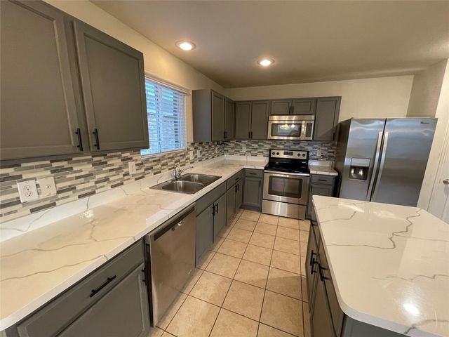 5817 Mountain Bluff Drive, Fort Worth, TX 76179