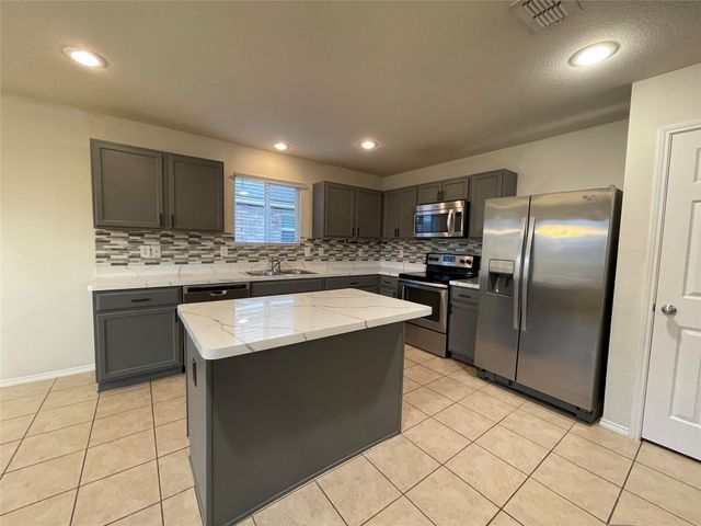 5817 Mountain Bluff Drive, Fort Worth, TX 76179