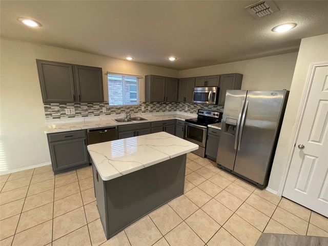 5817 Mountain Bluff Drive, Fort Worth, TX 76179