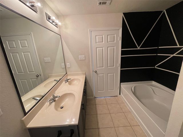 5817 Mountain Bluff Drive, Fort Worth, TX 76179