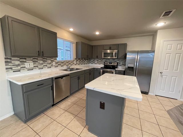 5817 Mountain Bluff Drive, Fort Worth, TX 76179