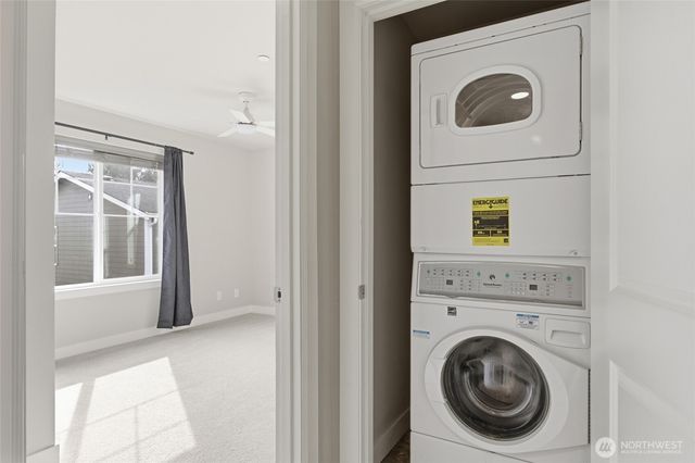 23947 SE 45th Terr, Sammamish, WA 98029