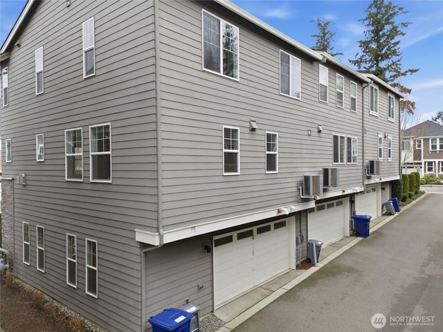 23947 SE 45th Terr, Sammamish, WA 98029