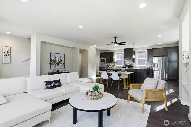 23947 SE 45th Terr, Sammamish, WA 98029