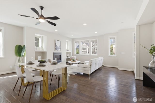 23947 SE 45th Terr, Sammamish, WA 98029