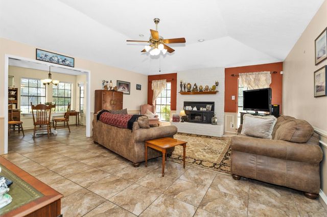 2117 Bershire Drive, Huntsville, TX 77340