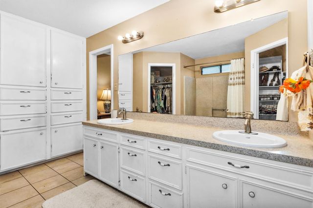 2117 Bershire Drive, Huntsville, TX 77340