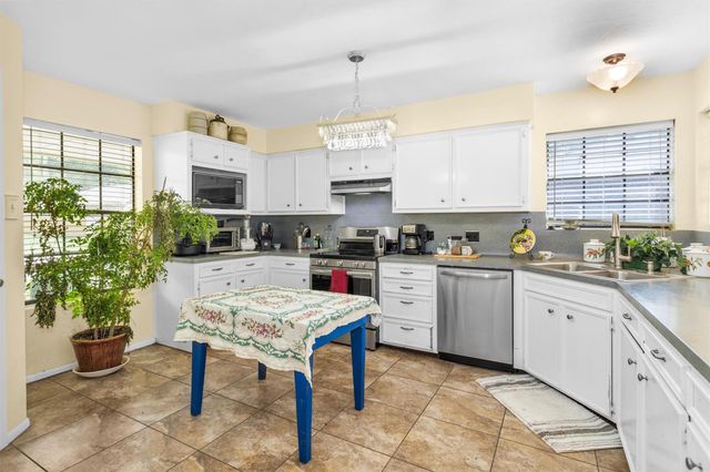 2117 Bershire Drive, Huntsville, TX 77340