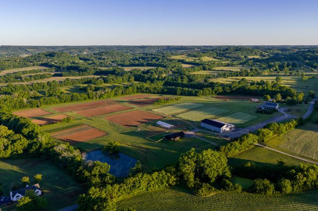 2023 Dr Robertson Rd, Spring Hill, TN 37174