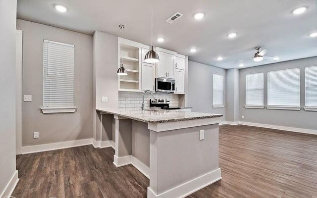 1701 W Deane Street, Fayetteville, AR 72704