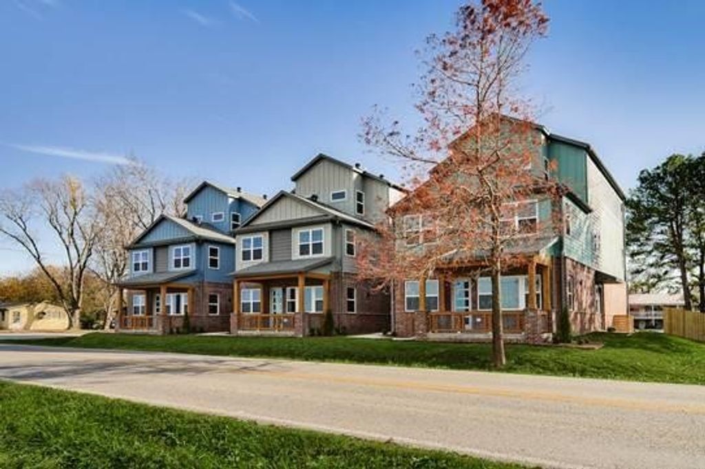 1701 W Deane Street, Fayetteville, AR 72704
