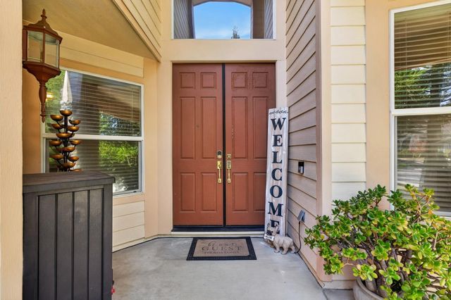 10236 Stathos Dr, Elk Grove, CA 95757
