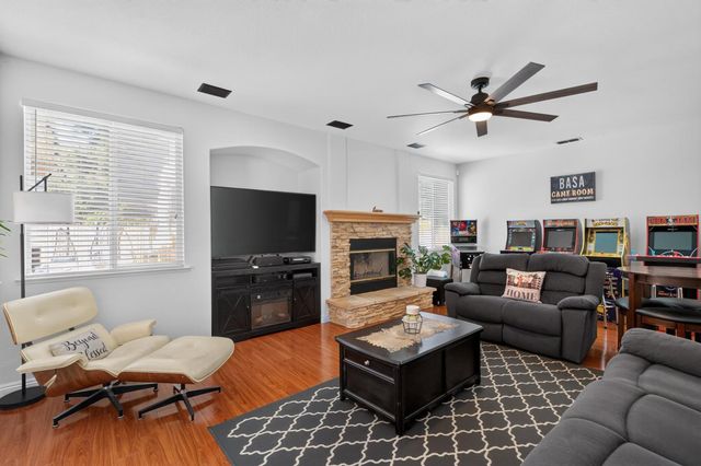 10236 Stathos Dr, Elk Grove, CA 95757
