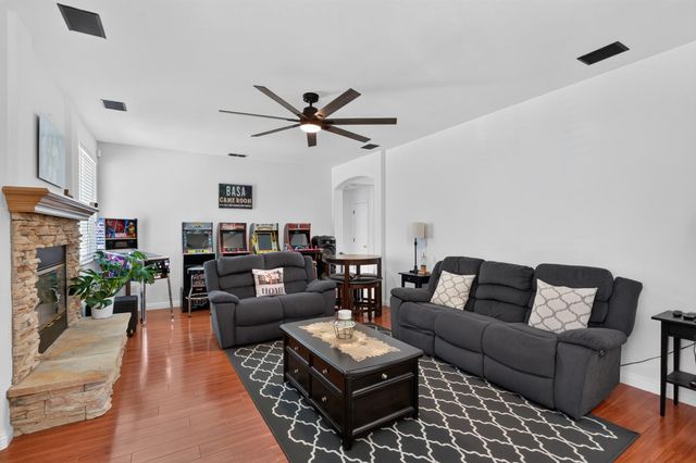 10236 Stathos Dr, Elk Grove, CA 95757
