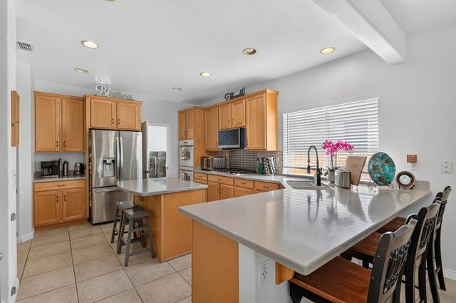 10236 Stathos Dr, Elk Grove, CA 95757