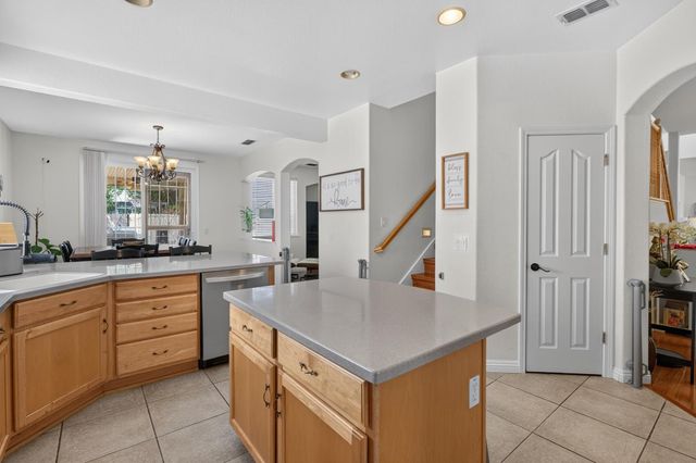 10236 Stathos Dr, Elk Grove, CA 95757
