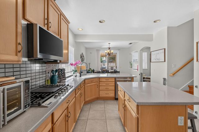 10236 Stathos Dr, Elk Grove, CA 95757