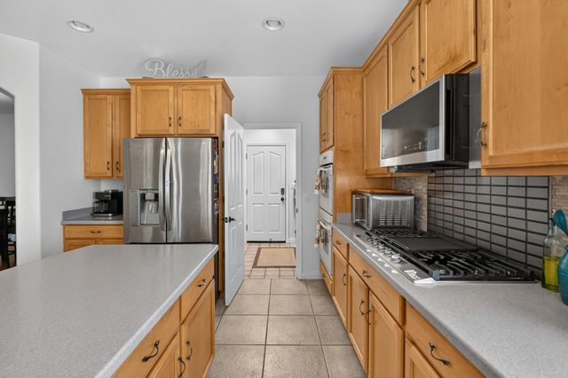 10236 Stathos Dr, Elk Grove, CA 95757