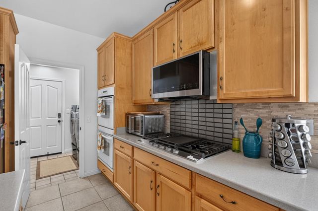 10236 Stathos Dr, Elk Grove, CA 95757