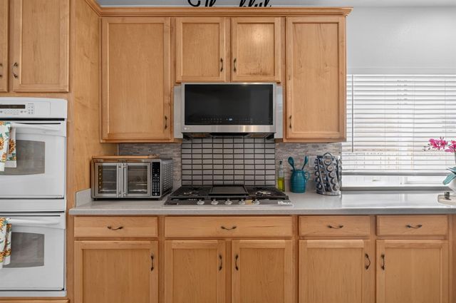 10236 Stathos Dr, Elk Grove, CA 95757