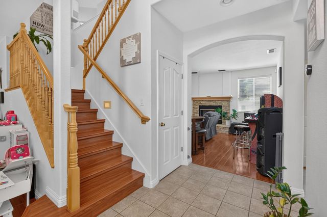 10236 Stathos Dr, Elk Grove, CA 95757