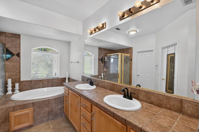 10236 Stathos Dr, Elk Grove, CA 95757
