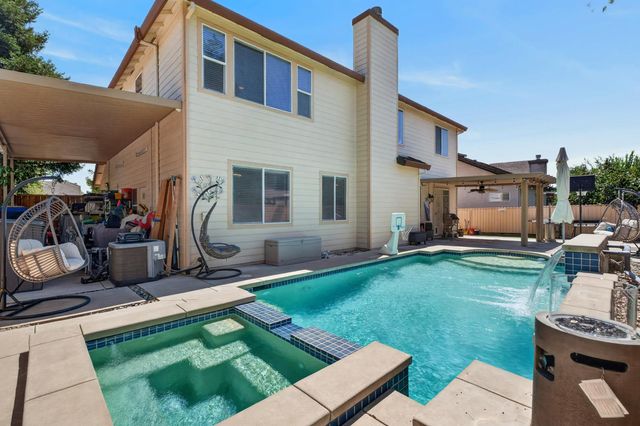 10236 Stathos Dr, Elk Grove, CA 95757