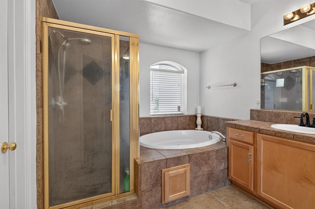 10236 Stathos Dr, Elk Grove, CA 95757