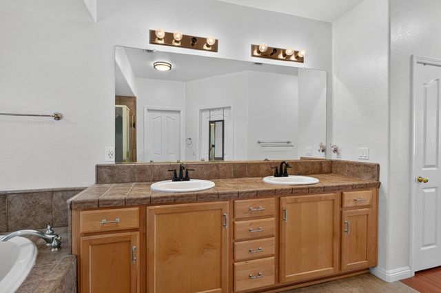 10236 Stathos Dr, Elk Grove, CA 95757