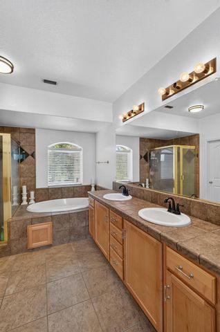 10236 Stathos Dr, Elk Grove, CA 95757