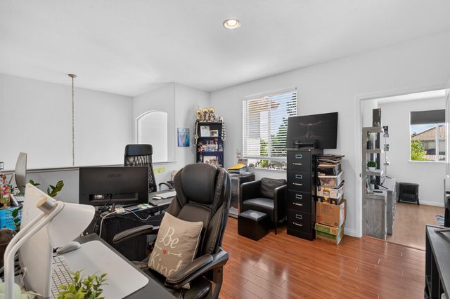 10236 Stathos Dr, Elk Grove, CA 95757