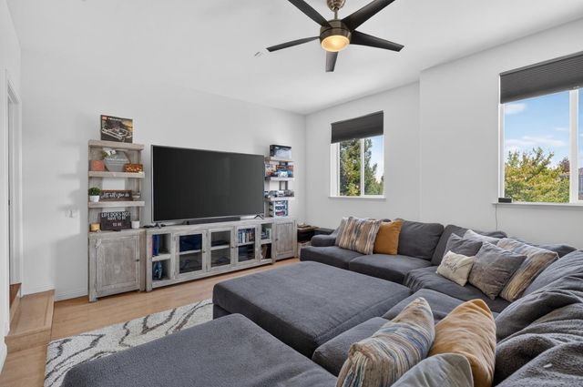 10236 Stathos Dr, Elk Grove, CA 95757