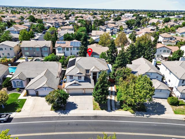 10236 Stathos Dr, Elk Grove, CA 95757