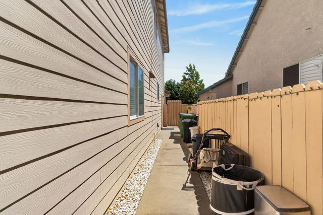 10236 Stathos Dr, Elk Grove, CA 95757